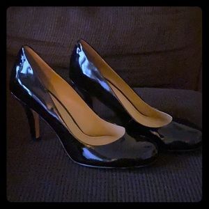 Nine West black patent pumps